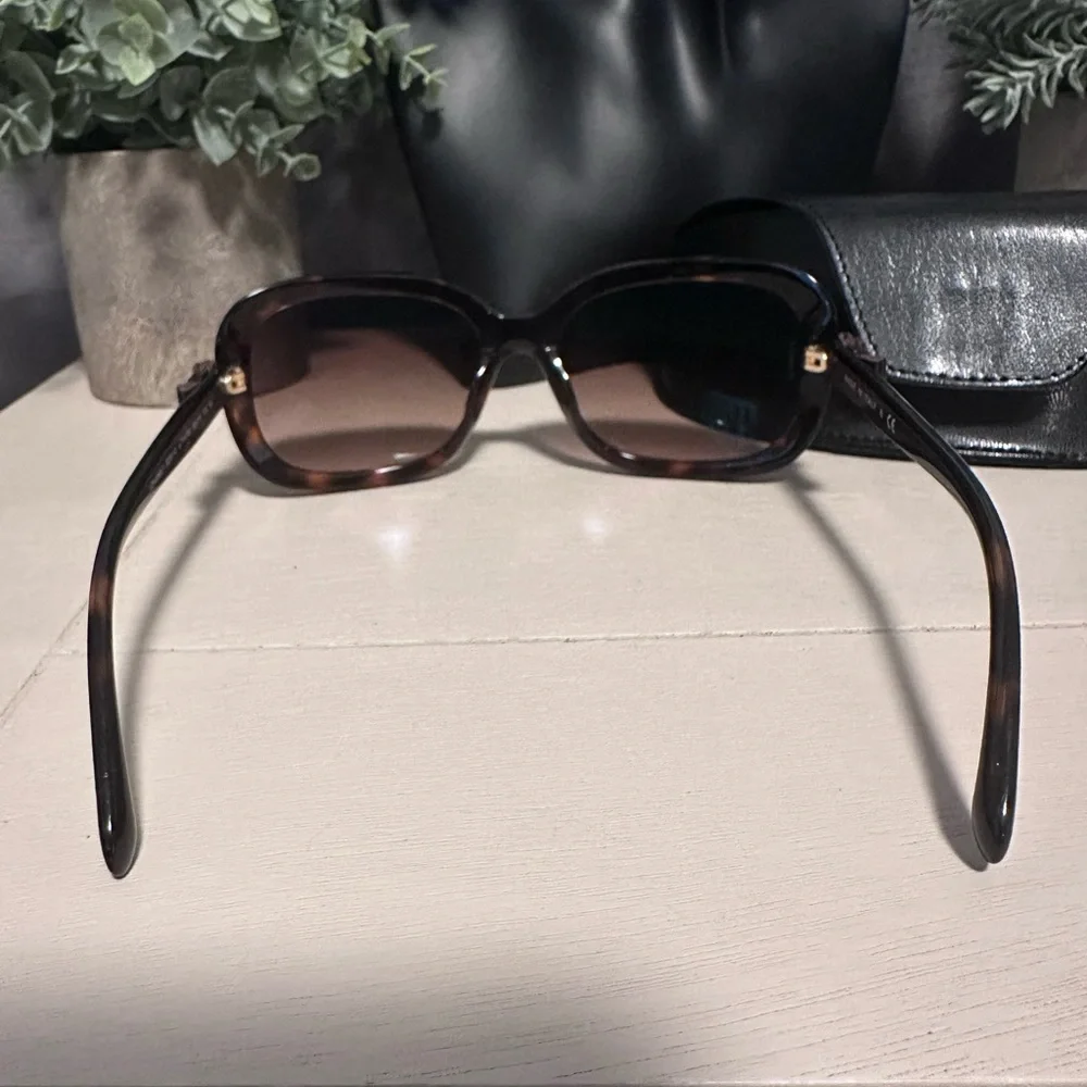 Chanel Women's Sunglasses with Leather CC Bows     !EUC! - Picture 4 of 6